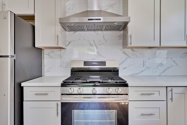 Building Photo - Excellent 2 bed 1 Bath ADU
