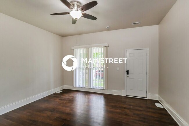 Building Photo - 2 Bedroom Pet-Friendly Home in Louisville,...