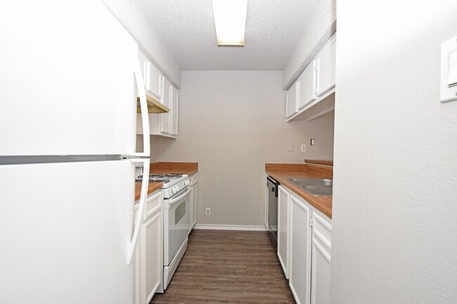 Building Photo - King Albert