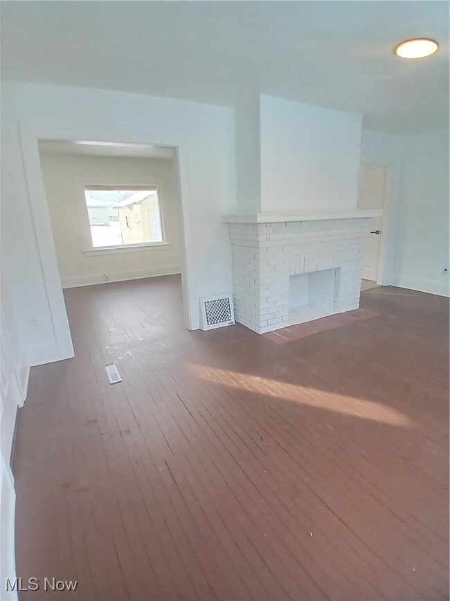 Building Photo - 39 Hilton Ave