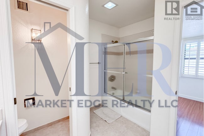 Building Photo - 3Bed/2Bath Furnished Home w/Stunning Backy...