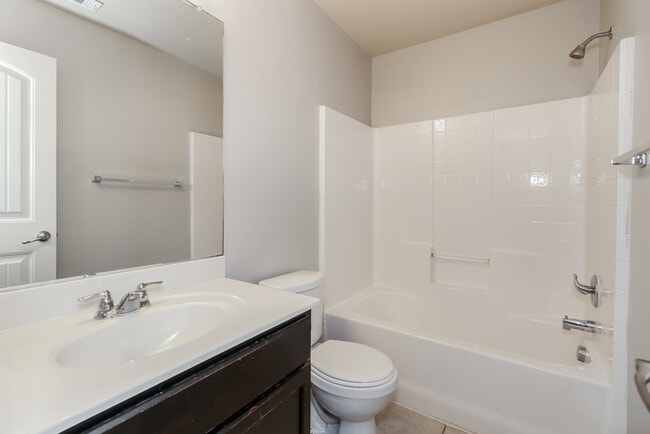 Building Photo - 3112 Royal Crest Dr