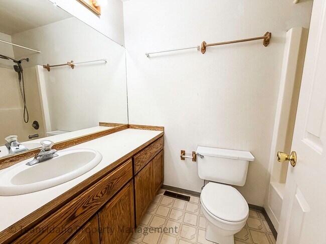 Building Photo - 562 Deer Meadow Ct
