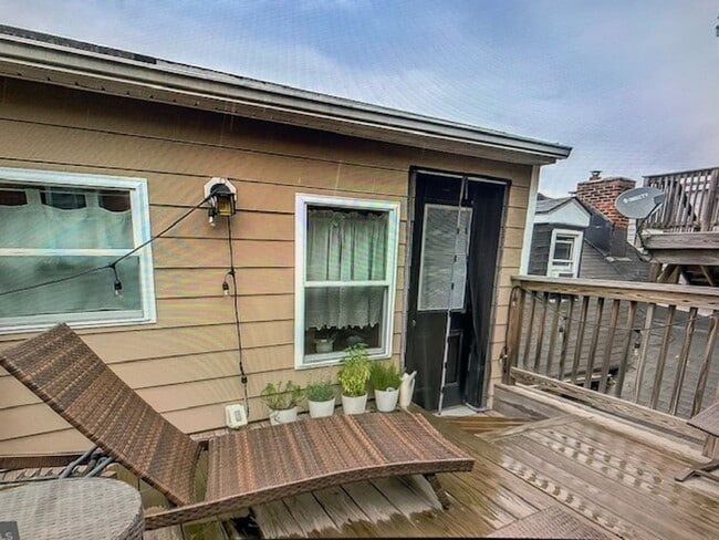 Building Photo - Fed Hill Luxury Townhome  ROOFTOP DECKS!