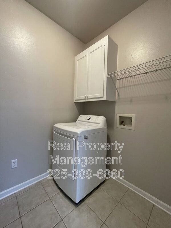 Building Photo - 5630 Arialo Dr
