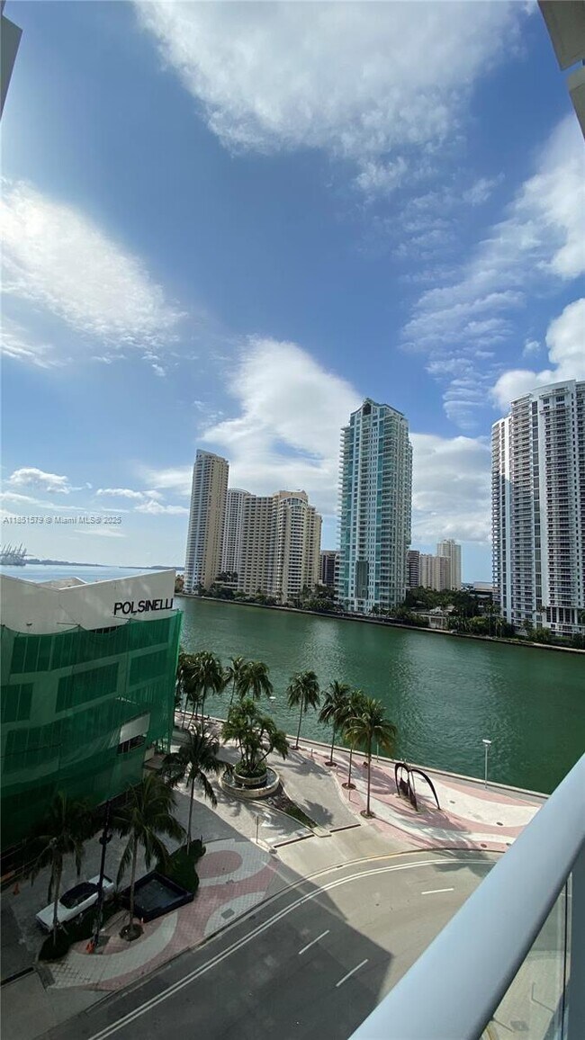 Building Photo - 300 S Biscayne Blvd