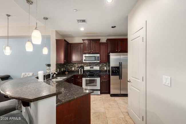 Building Photo - 945 E Playa Del Norte Dr