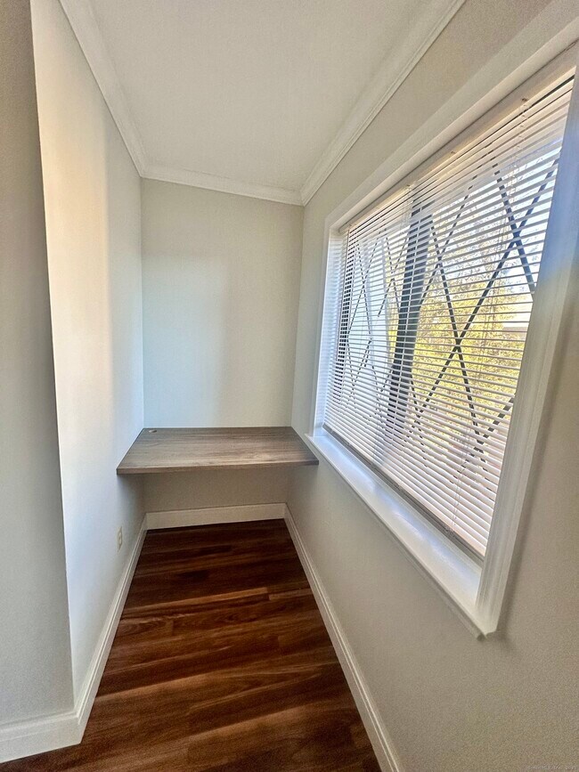 Building Photo - 150 Main St