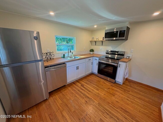 Building Photo - 5336 Alpha Ave