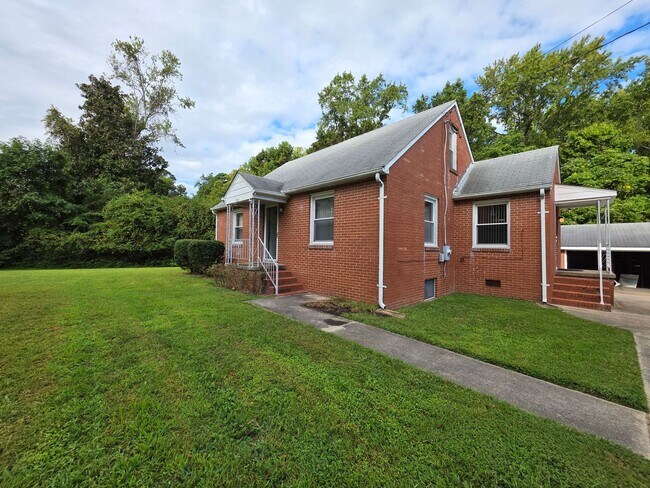 Building Photo - Cute Ranch Ready For New Tenants!