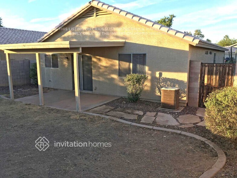 Building Photo - 15709 W Smokey Dr