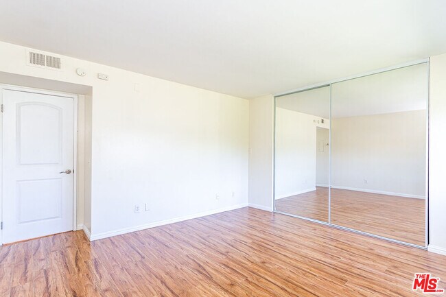 Building Photo - 910 19th St