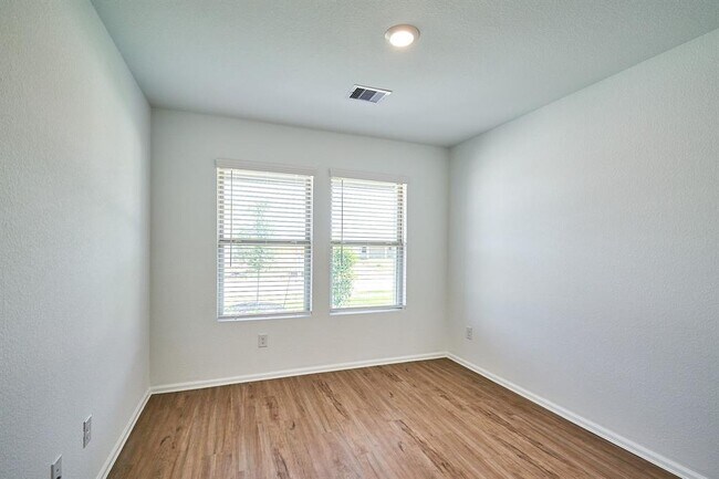 Building Photo - 3323 Avary River Ln