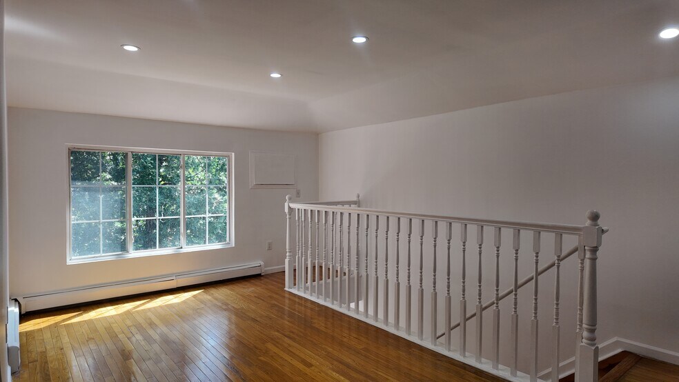 Building Photo - 13930 Laurelton Pky