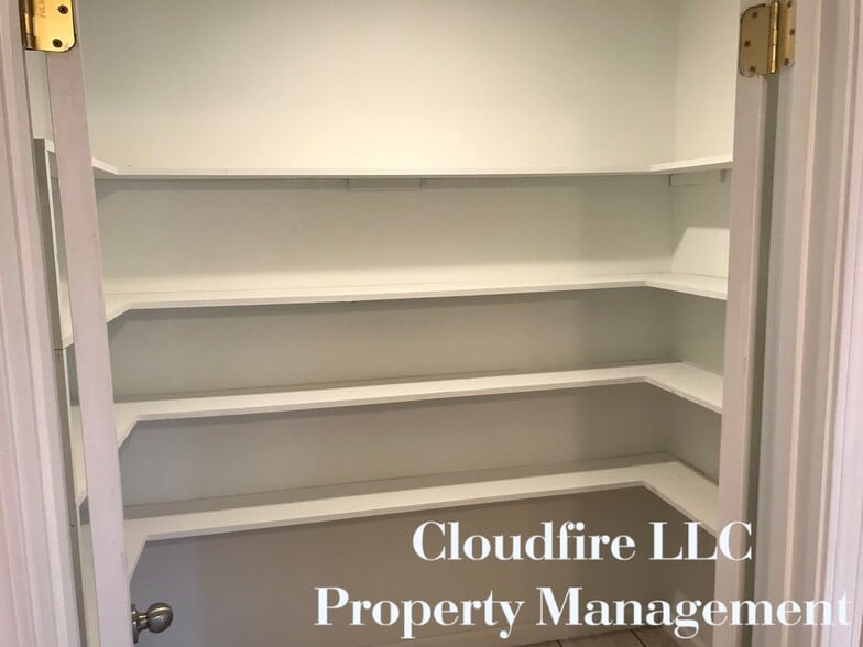 Building Photo - 201 James Cir