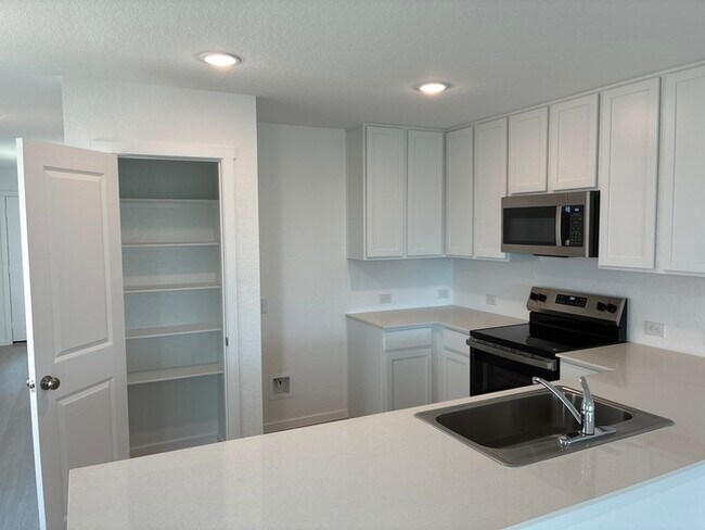 Building Photo - Charming 4 beds 2 baths in San Antonio!