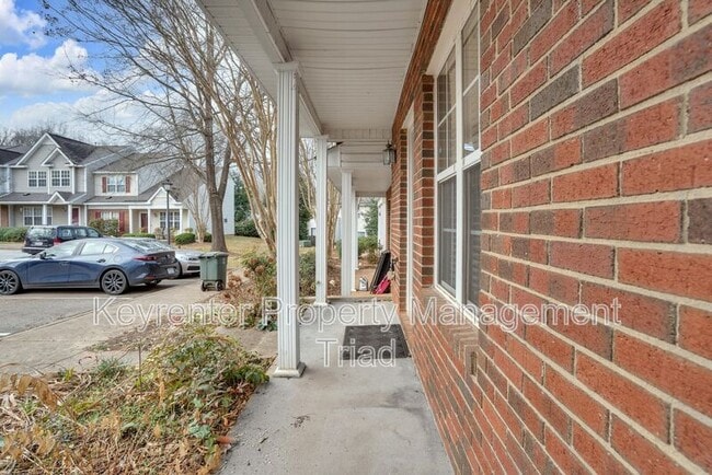 Building Photo - 16 Raelans Cir