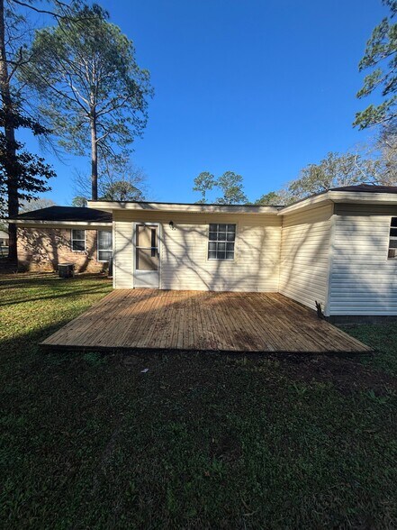 Building Photo - 14 Sara Forest Dr