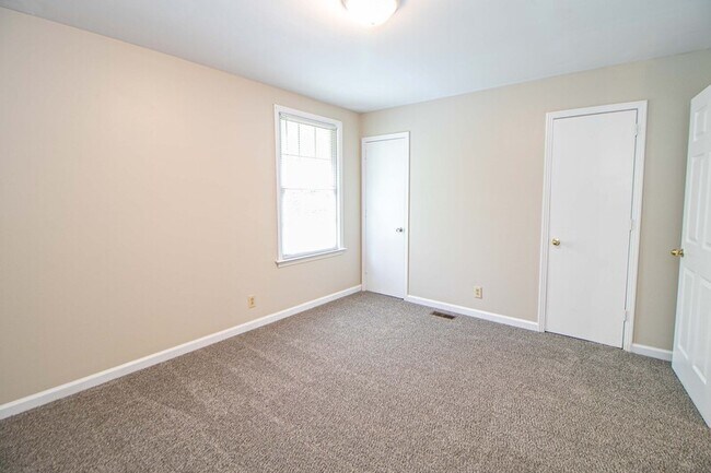 Building Photo - 814-F Golfview Place