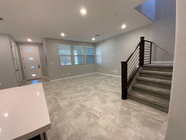 Building Photo - Townhouse in Summerlin North