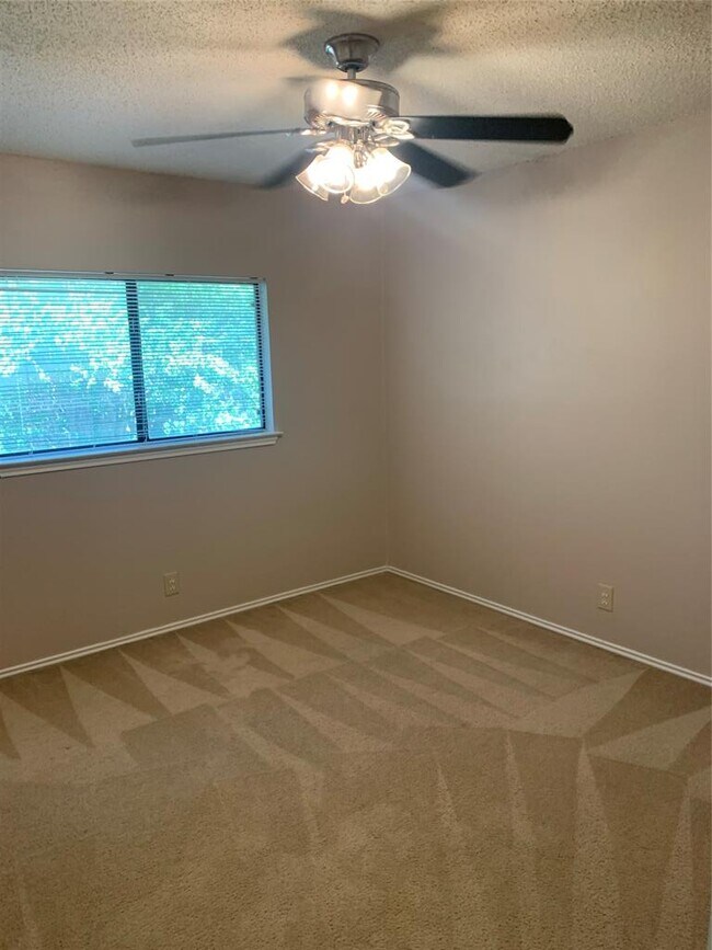 Building Photo - 3215 Tree Grove Dr