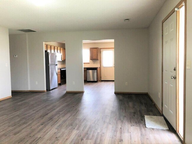 Family room to kitchen - 2619 E Conquest St