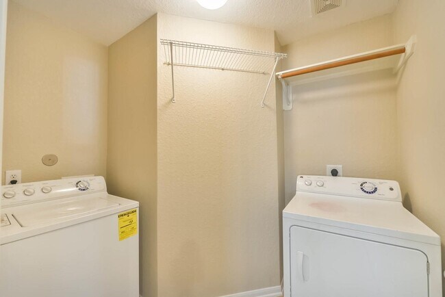Building Photo - 21115 Amber Crossing Dr