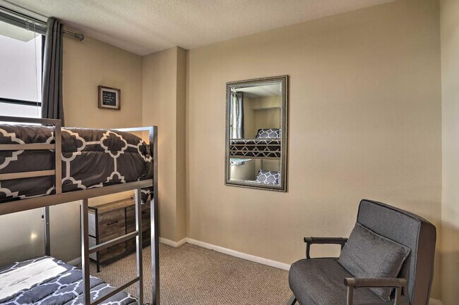 Building Photo - 701 S Madison Ave