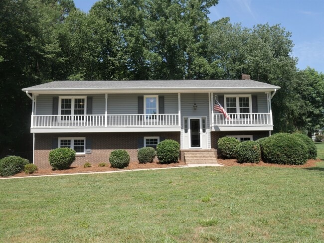 Primary Photo - 124 Woodburn Pl
