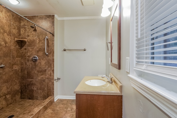 Building Photo - 4220 Hillswood Ln