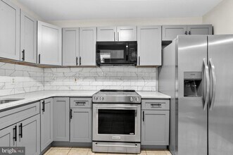 Building Photo - 1729 N Bambrey St