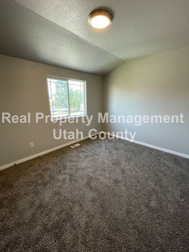 Building Photo - 2252 Harvest Moon Dr