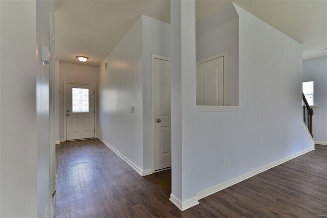 Building Photo - 804 Sunseeker Dr