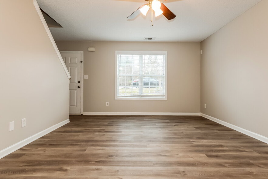 Building Photo - 6612 Chestnut Oaks Ridge