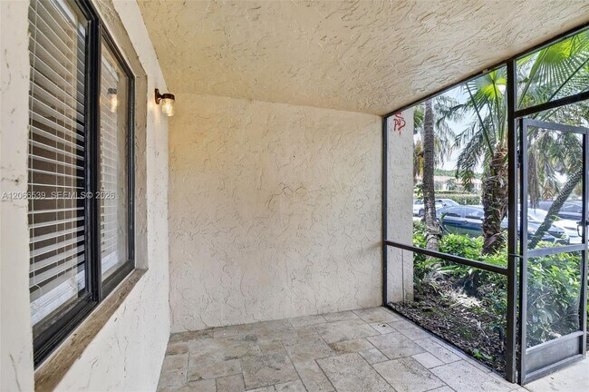 Building Photo - 359 Lakeview Dr