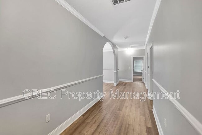 Building Photo - 2703 E Surrey Dr