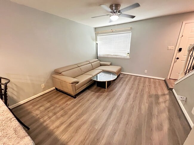 Building Photo - Great 2 Bdrm 1-1/2 Bath Condo at UNT in Denton, TX