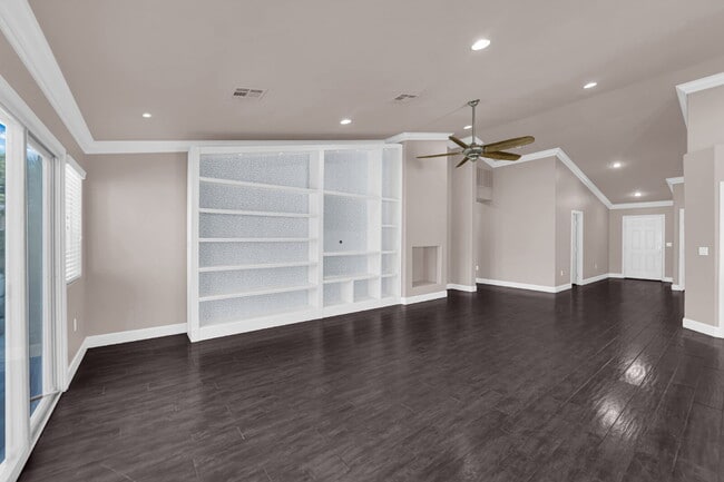 Building Photo - Don't miss out on this super cute 2-bedroo...