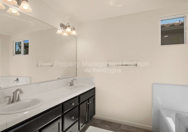 Building Photo - 555 N Cattail Ct