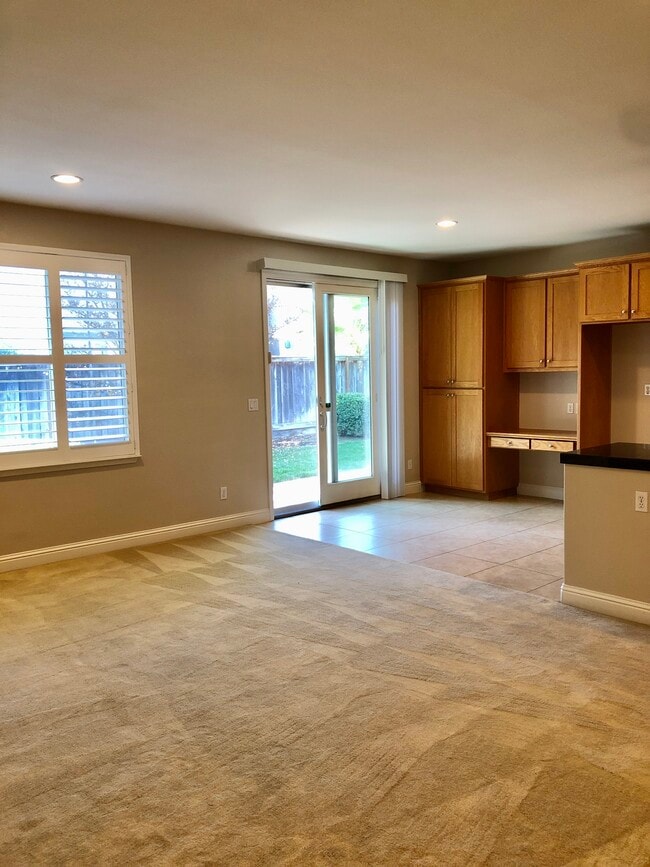Building Photo - 550 Triple Crown Ct