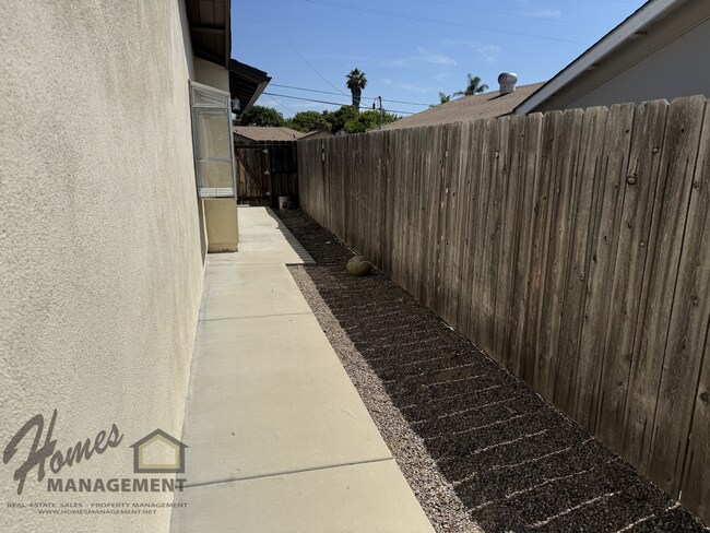 Building Photo - Homes Management - 3 Bed, 2 Bath San Marcos Home