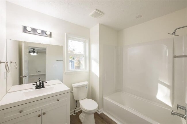 Building Photo - 5081 Hubert Dr