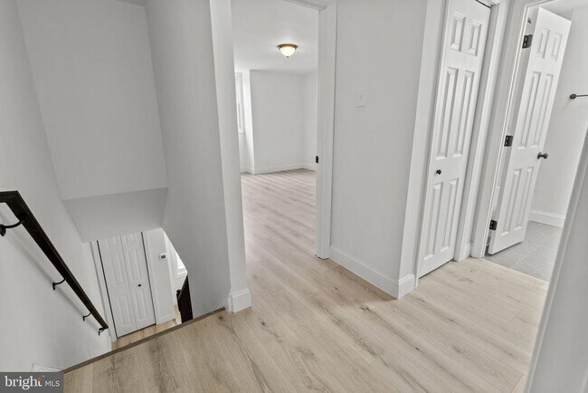 Building Photo - 2119 Delmar Dr