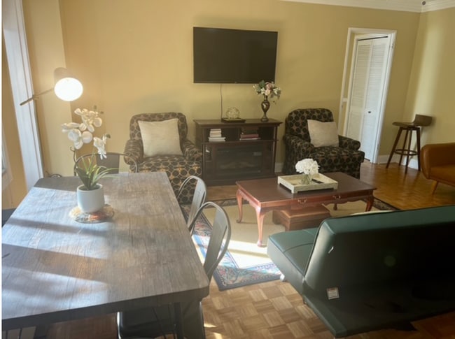 Building Photo - Historic High Rise Condo