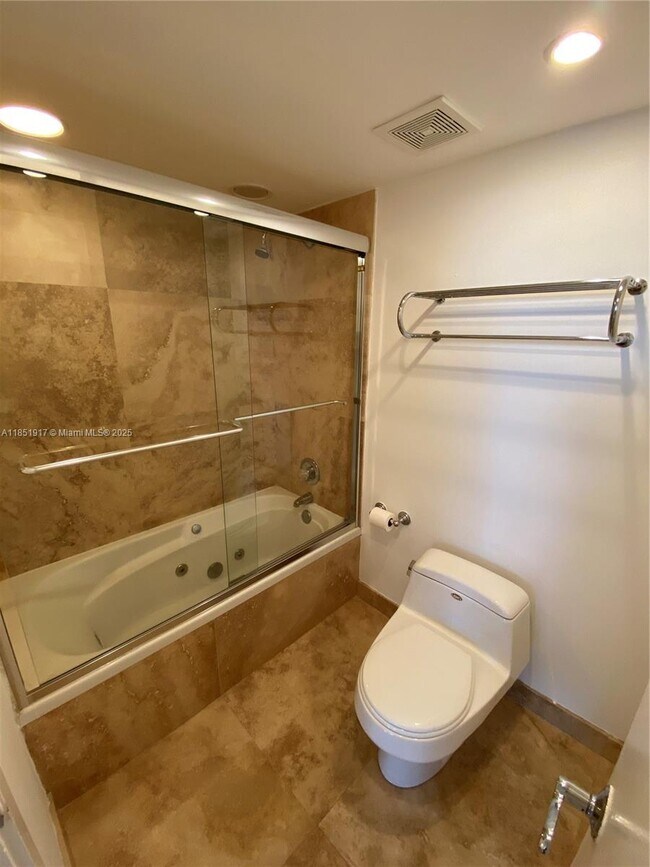 Building Photo - 801 N Venetian Dr