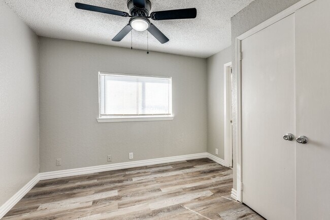 Building Photo - 228-232 Alexandria St Duplex