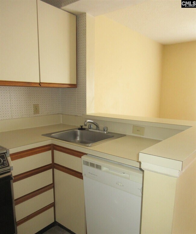 Building Photo - 1600 Park Cir