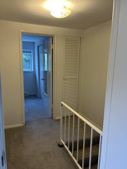 Building Photo - 218 Aster Ln