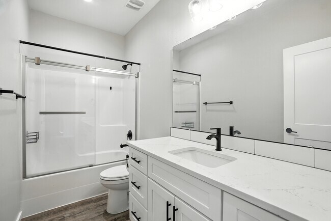 Building Photo - 3008 N Marguerite Rd