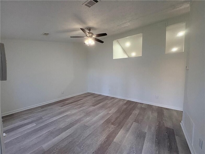 Building Photo - 3929 Flakes Mill Rd